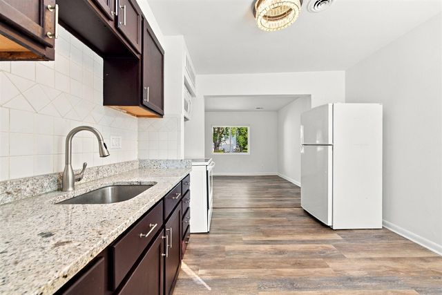 118 Dekalb Street, Walled Lake, MI 48390