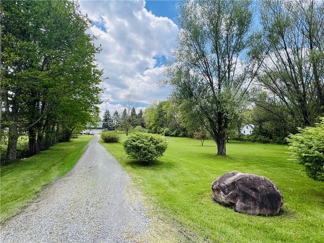380 Oak Street Ext, Pulaski Twp, PA 16159
