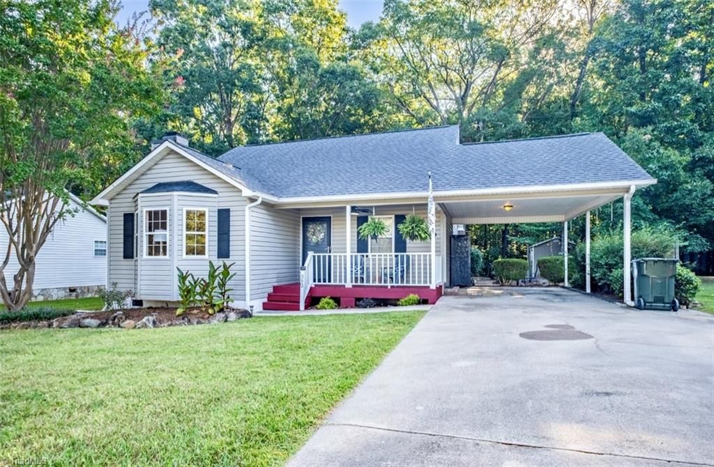 392 Meadow Lark Lane, Thomasville, NC 27360