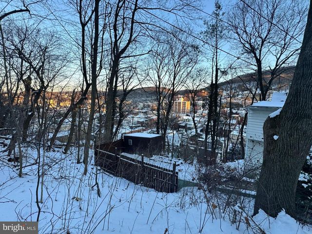 324 N 7TH ST, Pottsville, PA 17901