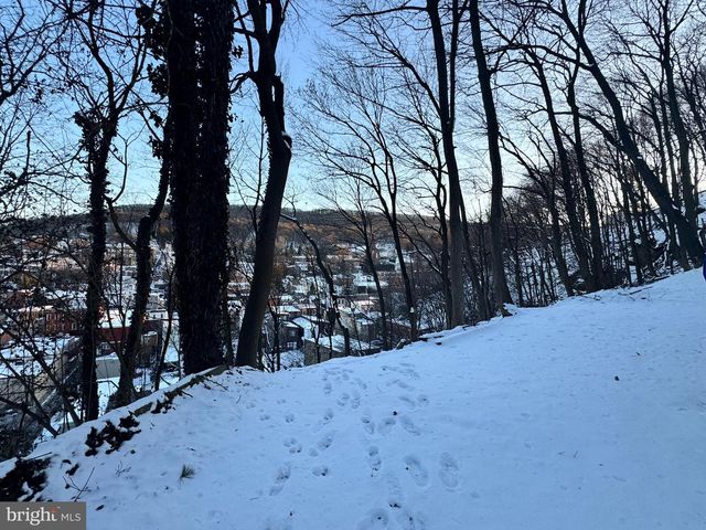 324 N 7TH ST, Pottsville, PA 17901