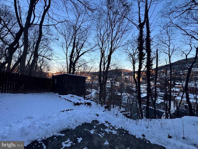 324 N 7TH ST, Pottsville, PA 17901