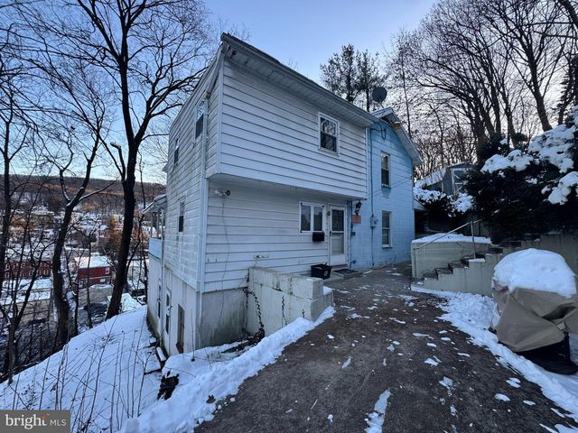 324 N 7TH ST, Pottsville, PA 17901