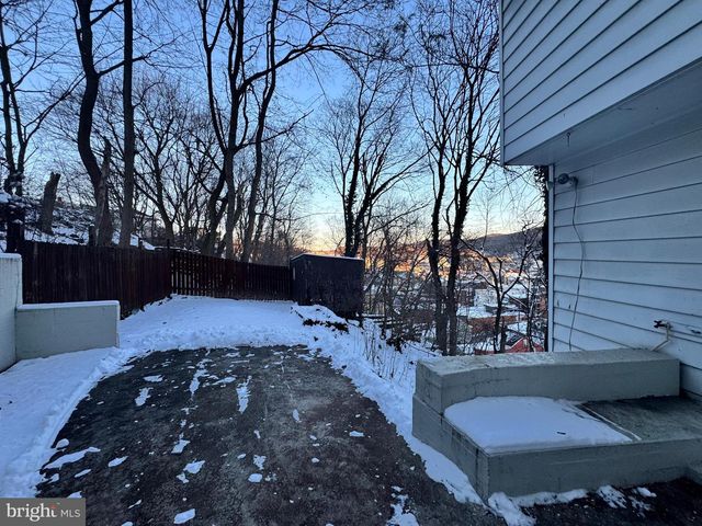 324 N 7TH ST, Pottsville, PA 17901