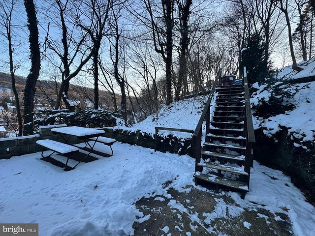 324 N 7TH ST, Pottsville, PA 17901