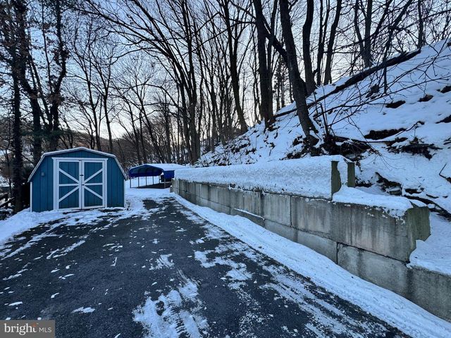 324 N 7TH ST, Pottsville, PA 17901