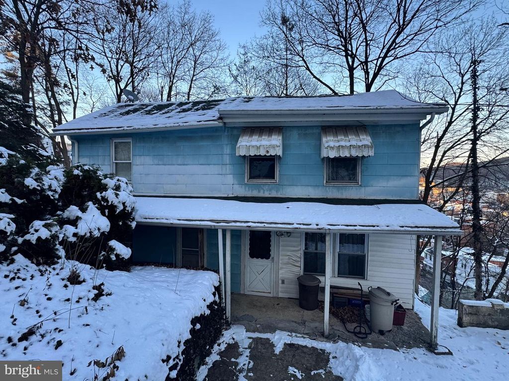 324 N 7TH ST, Pottsville, PA 17901