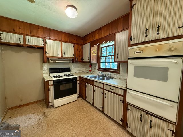 6597 King William Drive, Morrow, GA 30260
