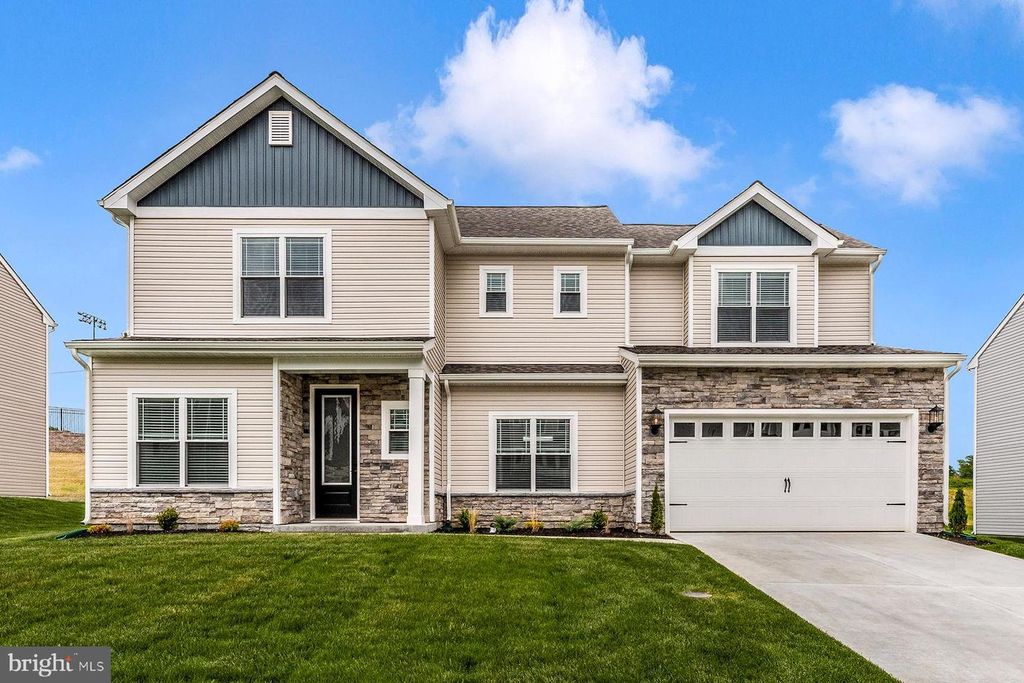 504 ABIGAIL AVE, Waynesboro, PA 17268