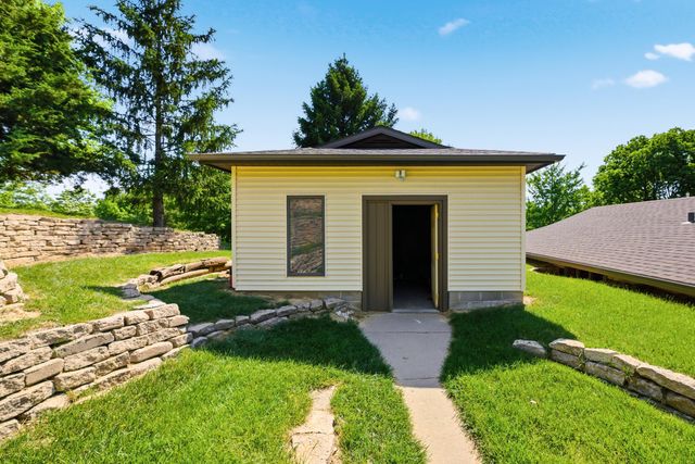 1615 HENRY Street, Council Bluffs, IA 51503