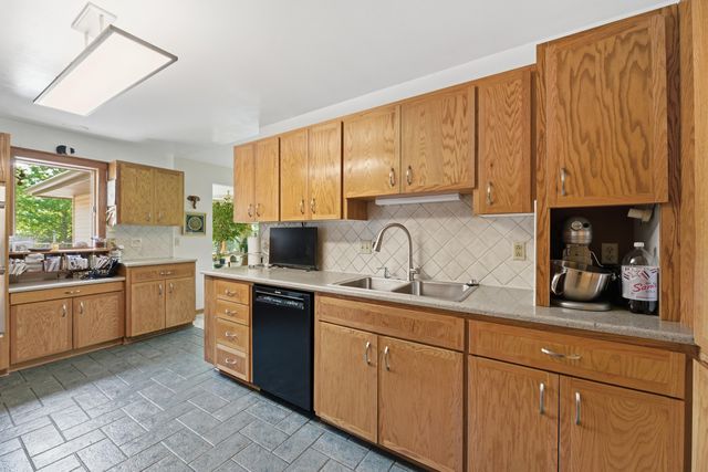1615 HENRY Street, Council Bluffs, IA 51503
