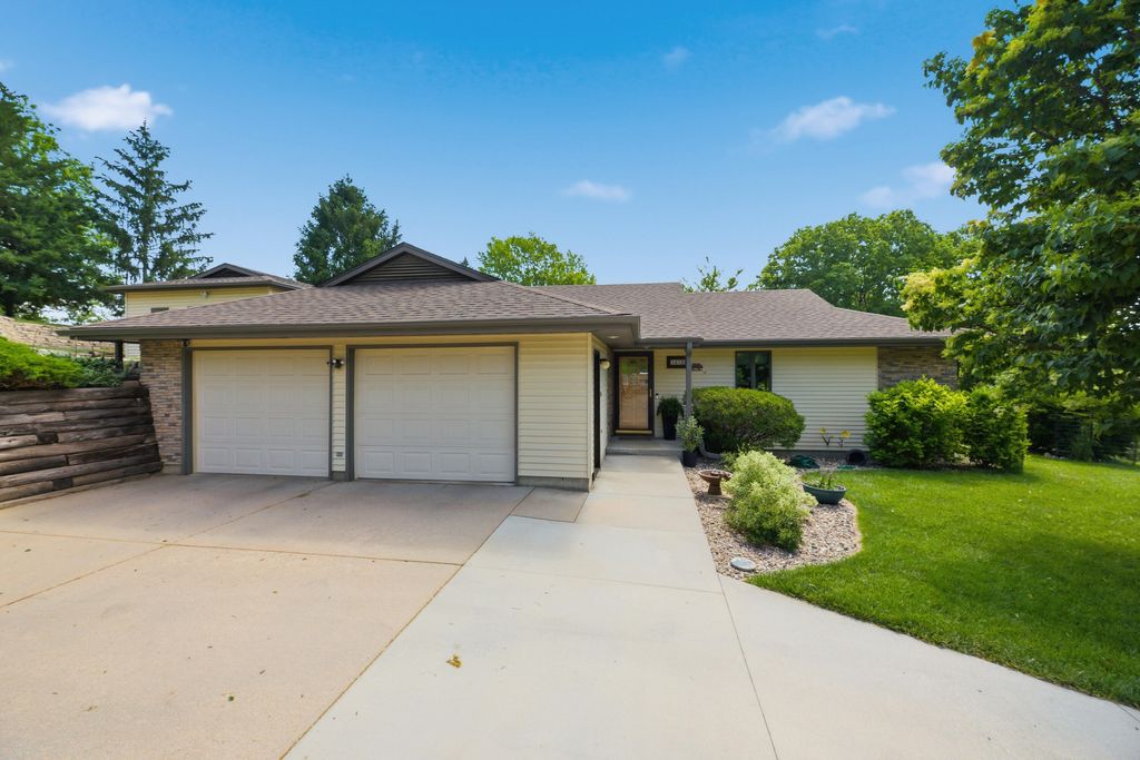1615 HENRY Street, Council Bluffs, IA 51503