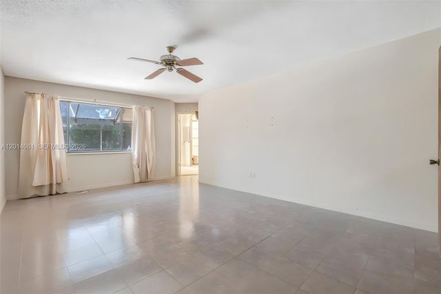 7451 NW 40th St, Lauderhill, FL 33319