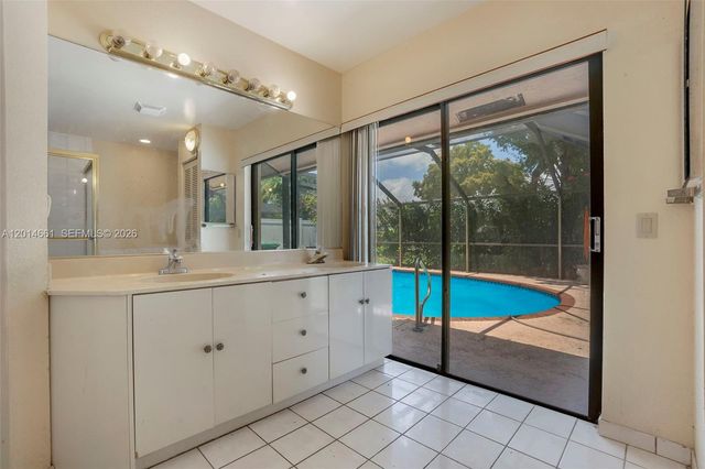 7451 NW 40th St, Lauderhill, FL 33319