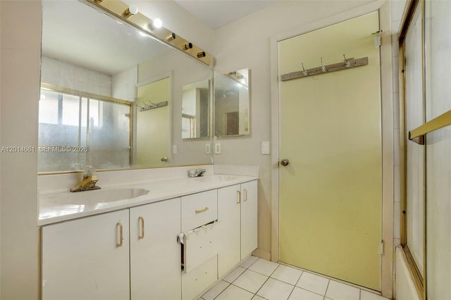 7451 NW 40th St, Lauderhill, FL 33319