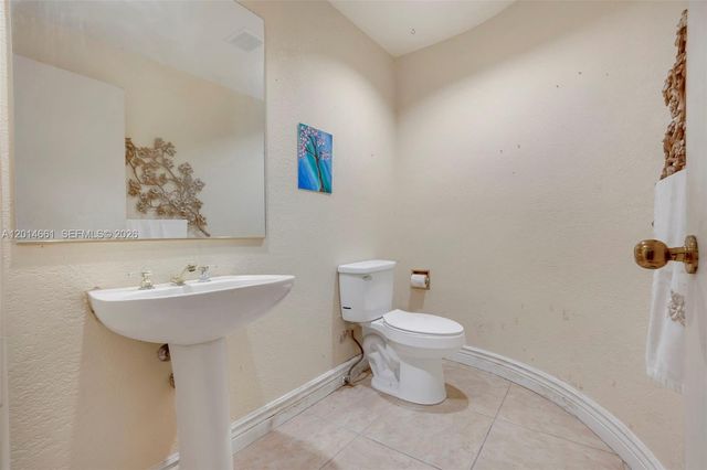 7451 NW 40th St, Lauderhill, FL 33319