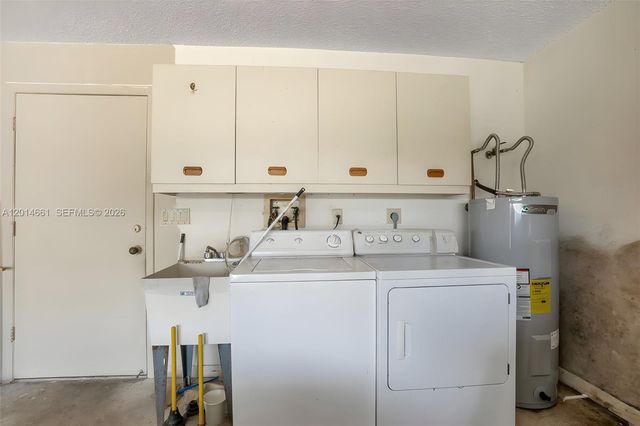 7451 NW 40th St, Lauderhill, FL 33319