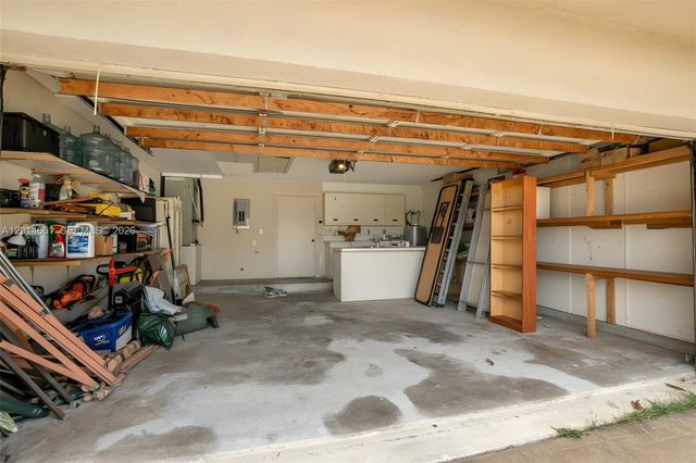 7451 NW 40th St, Lauderhill, FL 33319