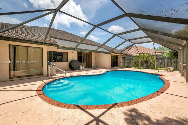 7451 NW 40th St, Lauderhill, FL 33319