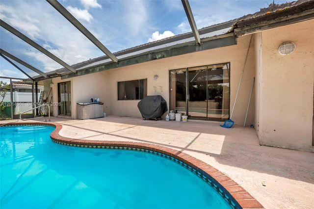 7451 NW 40th St, Lauderhill, FL 33319