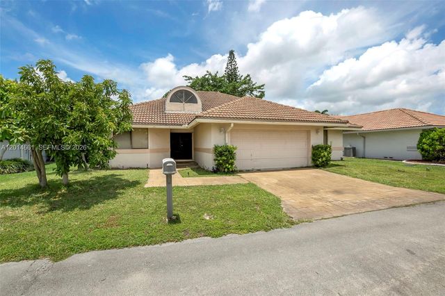 7451 NW 40th St, Lauderhill, FL 33319