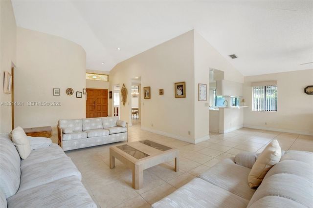 7451 NW 40th St, Lauderhill, FL 33319
