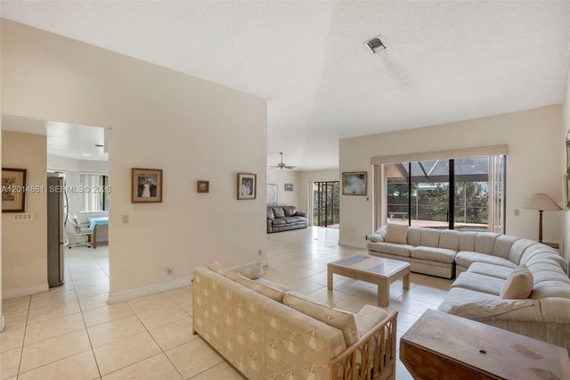 7451 NW 40th St, Lauderhill, FL 33319