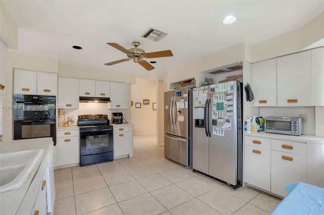 7451 NW 40th St, Lauderhill, FL 33319