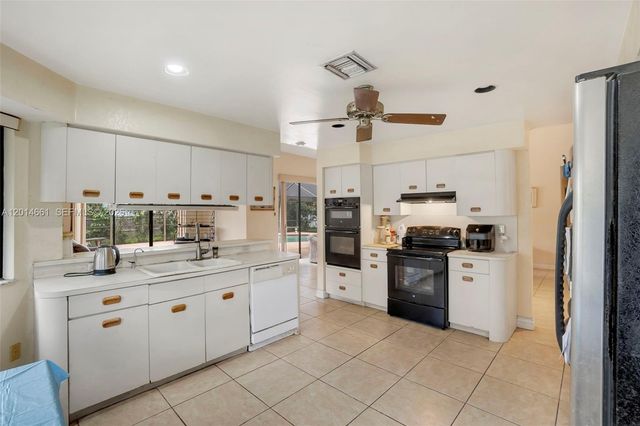 7451 NW 40th St, Lauderhill, FL 33319
