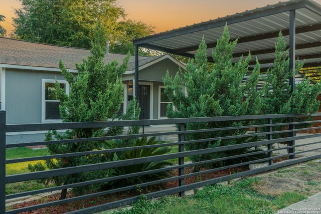 1506 W Wildwood Dr, San Antonio, TX 78201