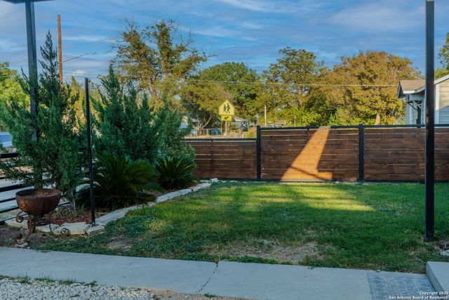 1506 W Wildwood Dr, San Antonio, TX 78201