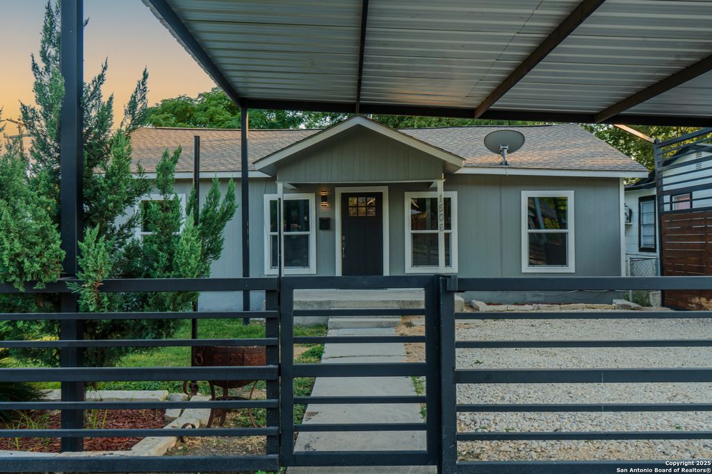 1506 W Wildwood Dr, San Antonio, TX 78201