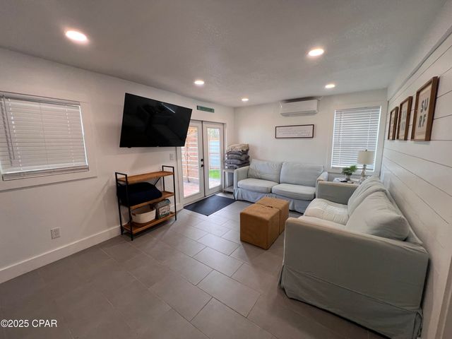 8208 Sunset Avenue, Panama City, FL 32408