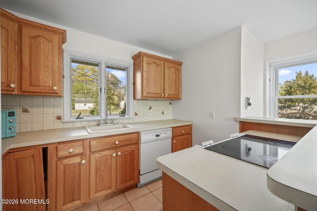 208 Lakeview Court, Forked River, NJ 08731