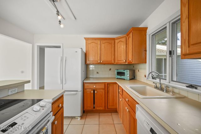 208 Lakeview Court, Forked River, NJ 08731