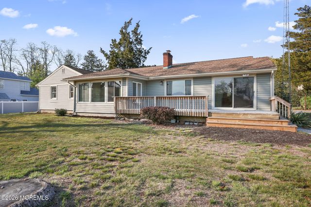 208 Lakeview Court, Forked River, NJ 08731