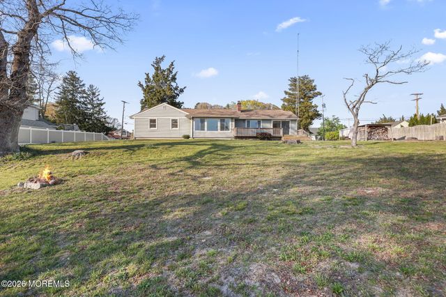 208 Lakeview Court, Forked River, NJ 08731