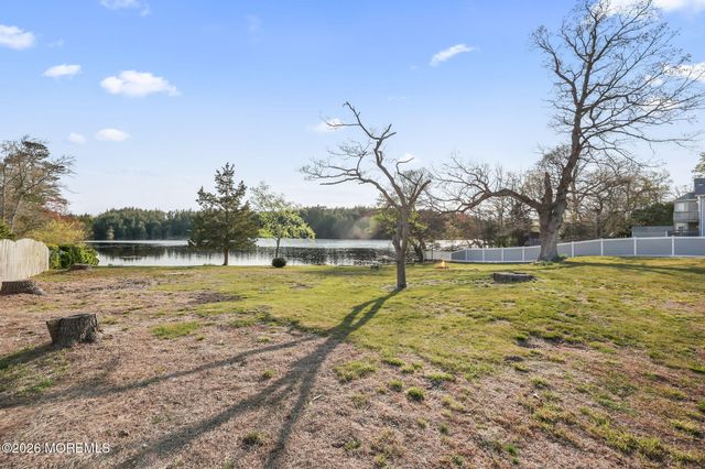 208 Lakeview Court, Forked River, NJ 08731