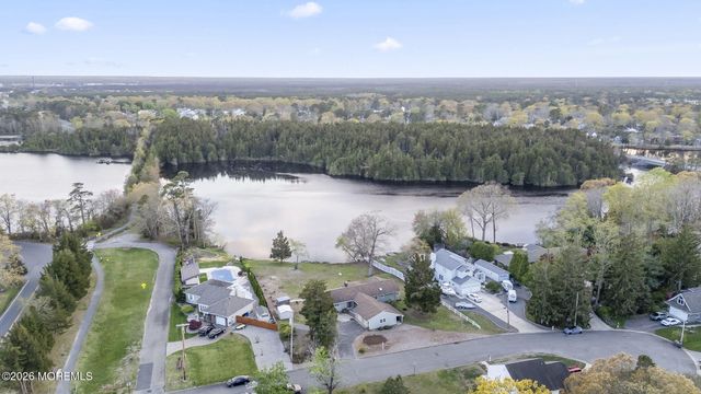 208 Lakeview Court, Forked River, NJ 08731
