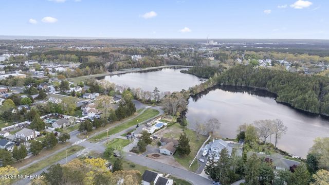 208 Lakeview Court, Forked River, NJ 08731
