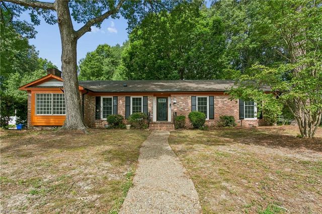 682 Village Green Parkway PW, Newport News, VA 23602