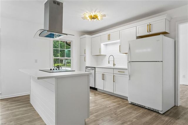 682 Village Green Parkway PW, Newport News, VA 23602