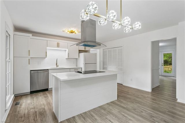 682 Village Green Parkway PW, Newport News, VA 23602