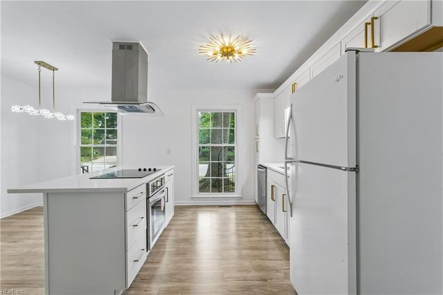 682 Village Green Parkway PW, Newport News, VA 23602