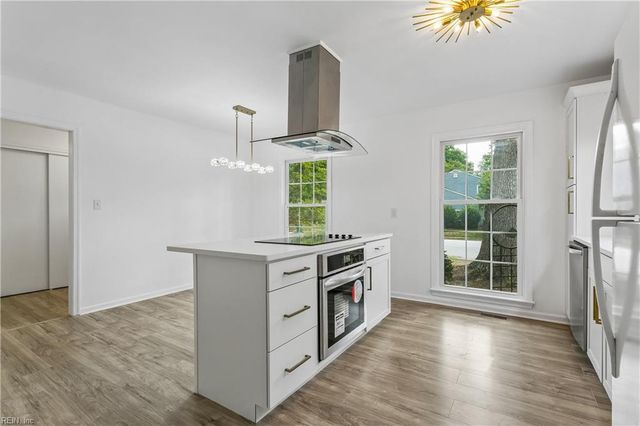 682 Village Green Parkway PW, Newport News, VA 23602