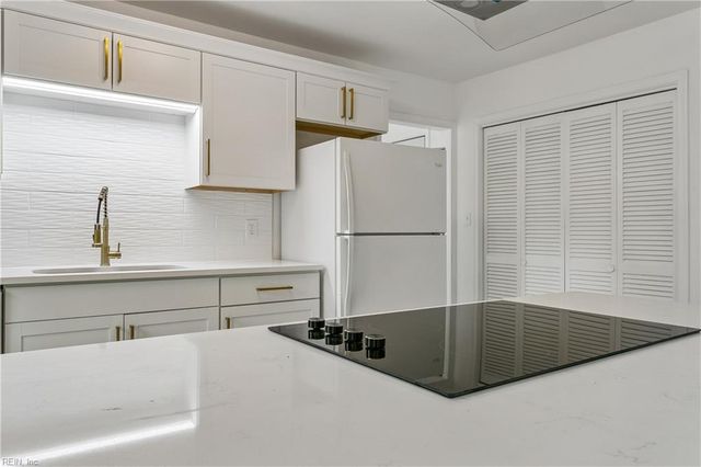 682 Village Green Parkway PW, Newport News, VA 23602