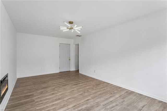 682 Village Green Parkway PW, Newport News, VA 23602