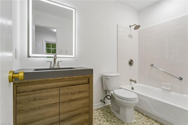 682 Village Green Parkway PW, Newport News, VA 23602