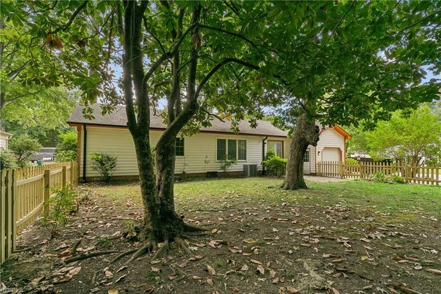 682 Village Green Parkway PW, Newport News, VA 23602
