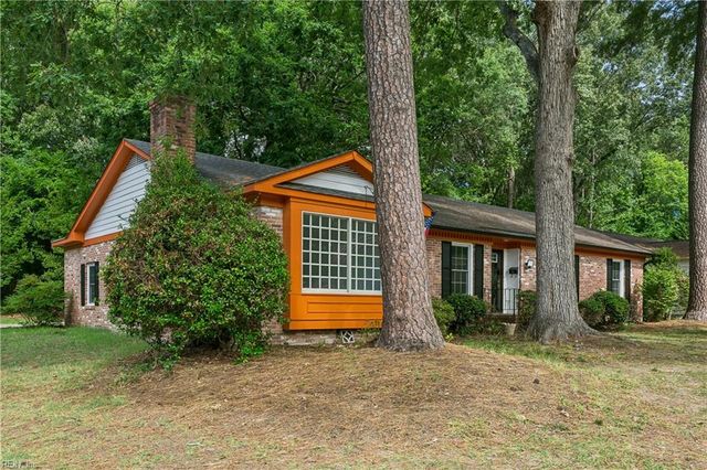 682 Village Green Parkway PW, Newport News, VA 23602
